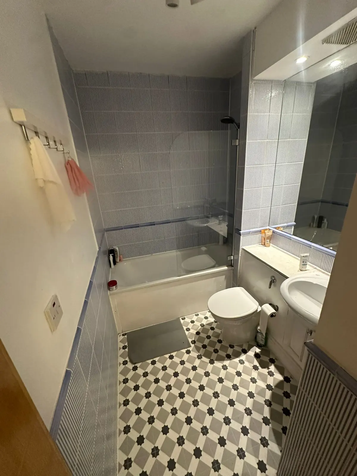 3 doubles rooms in Crossharbour